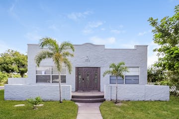 733 Valley Forge Dr West Palm Beach, FL 33405